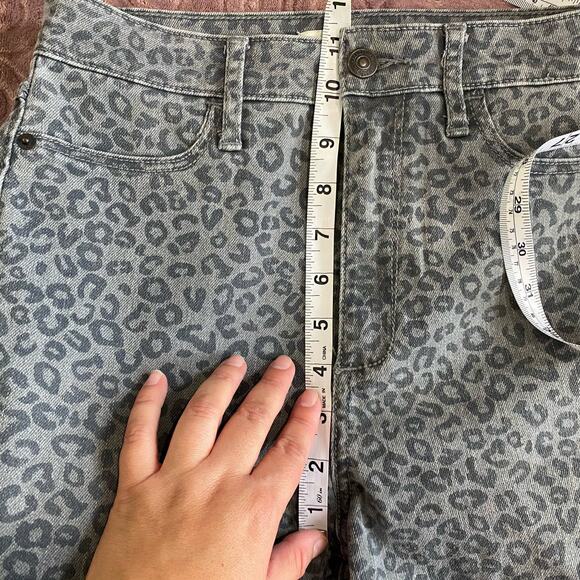Abercrombie & Fitch Gray High-Waisted Leopard Jeans Size 4 - Picture 8 of 8